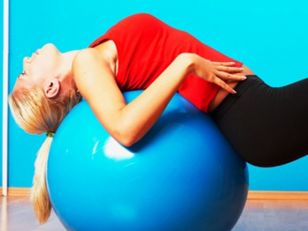 Beneficios de sentarse sobre un balón de fitness o fitball Beneficios de sentarse sobre un balón de fitness o fitball